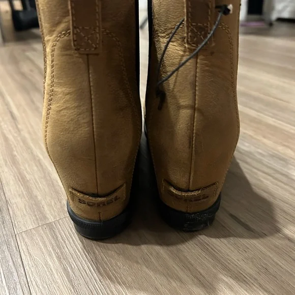 Women’s Sorel wedges. Only wore a few times. - Picture 2 of 2